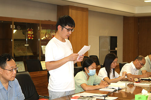 【匯聚青年力量 奮進(jìn)時(shí)代征程】創(chuàng)力集團(tuán)黨支部召開(kāi)專題黨課暨預(yù)備黨員轉(zhuǎn)正黨員大會(huì)(圖2) 【匯聚青年力量 奮進(jìn)時(shí)代征程】創(chuàng)力集團(tuán)黨支部召開(kāi)專題黨課暨預(yù)備黨員轉(zhuǎn)正黨員大會(huì)(圖2)