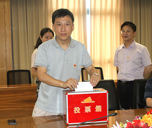 【匯聚青年力量 奮進(jìn)時(shí)代征程】創(chuàng)力集團(tuán)黨支部召開(kāi)專題黨課暨預(yù)備黨員轉(zhuǎn)正黨員大會(huì)(圖5) 【匯聚青年力量 奮進(jìn)時(shí)代征程】創(chuàng)力集團(tuán)黨支部召開(kāi)專題黨課暨預(yù)備黨員轉(zhuǎn)正黨員大會(huì)(圖5)