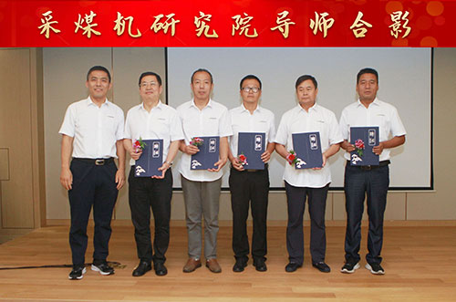 采煤機研究院導(dǎo)師合影（橫幅）.jpg