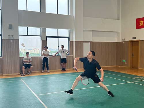 微信圖片_20230710115651.jpg 上海創(chuàng)力集團(tuán)成功舉辦2023年重固鎮(zhèn)職工羽毛球比賽(圖4)