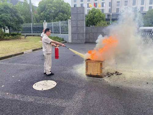“人人講安全、個個會應急”——上海創(chuàng)力集團開展“安全月”消防演習活動(圖3)