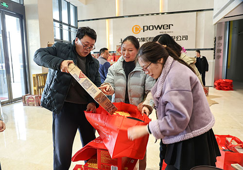  共度美好新春！上海創(chuàng)力集團(tuán)為全體員工發(fā)放年貨大禮包(圖3)