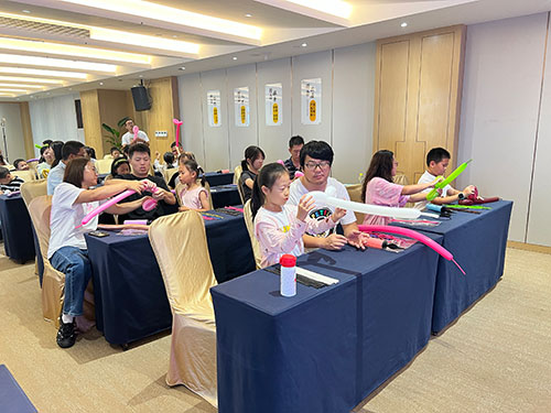 過(guò)層.jpg 【月滿華誕 匠心傳情】創(chuàng)力集團(tuán)舉辦“團(tuán)圓慶華誕”親子活動(dòng)?(圖2)