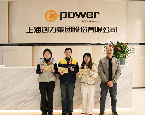 頒獎羽毛球女.jpg 躍動創(chuàng)力 智勝未來 | 創(chuàng)力集團(tuán)2025年主題運(yùn)動會圓滿落幕(圖34)