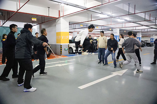 跳長繩2.jpg 躍動創(chuàng)力 智勝未來 | 創(chuàng)力集團(tuán)2025年主題運(yùn)動會圓滿落幕(圖11)