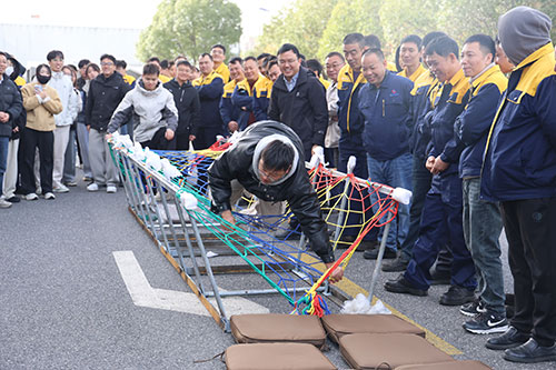 飛奪瀘定橋2.jpg 躍動創(chuàng)力 智勝未來 | 創(chuàng)力集團(tuán)2025年主題運(yùn)動會圓滿落幕(圖23)